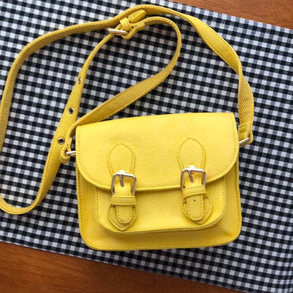 Handbags - NWT Yellow Crossbody Purse 🌼👜